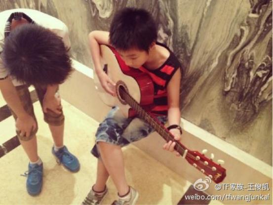 王俊凯喜欢吉他吗,王俊凯喜欢怎么样的人