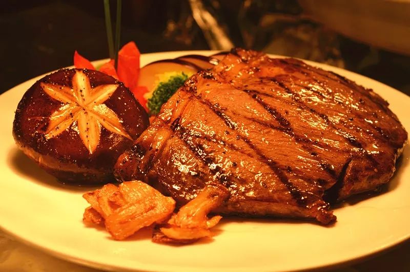 好吃的美食推荐三文鱼,红魔虾甜虾三文鱼刺身自助济南