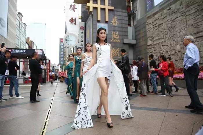 成都人不逛春熙路逛哪里,成都人怎么看待春熙路的穿搭