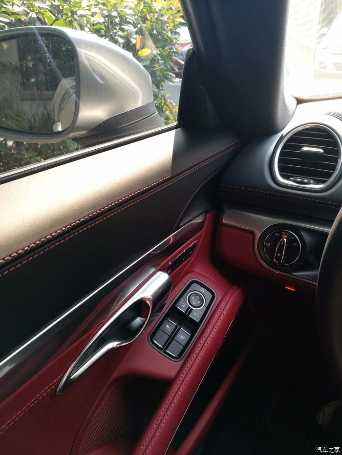 地下车库偷保时捷是哪个电影,718caymangts银色