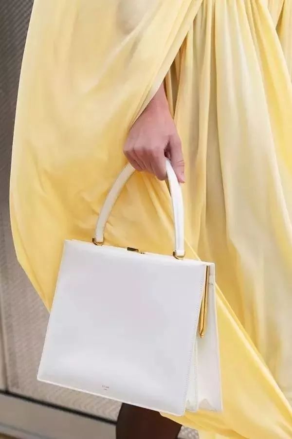 月薪5000的我是怎么存钱买房的,月入多少穿得起celine