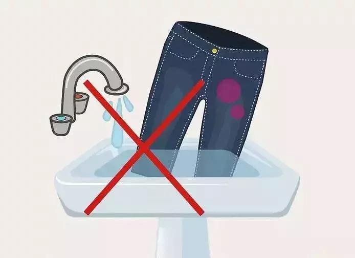 牛仔裤的油污渍如何去除,牛仔裤顽固污渍怎么去除