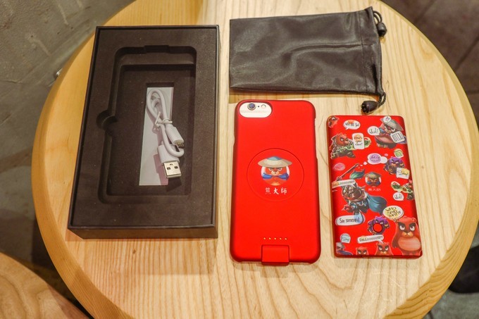 背夹式充电器,背夹式充电器好不好用