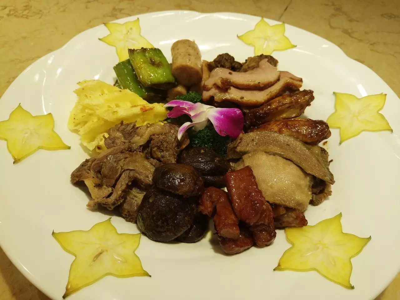 好吃的美食推荐三文鱼,红魔虾甜虾三文鱼刺身自助济南