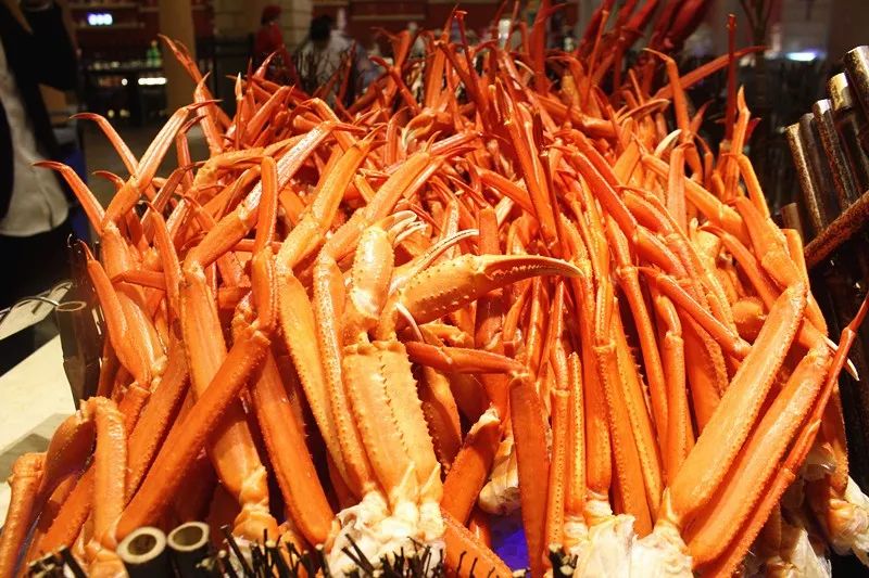 好吃的美食推荐三文鱼,红魔虾甜虾三文鱼刺身自助济南