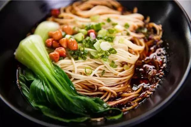 重庆让人着迷的城市,重庆一个充满火锅味的城市