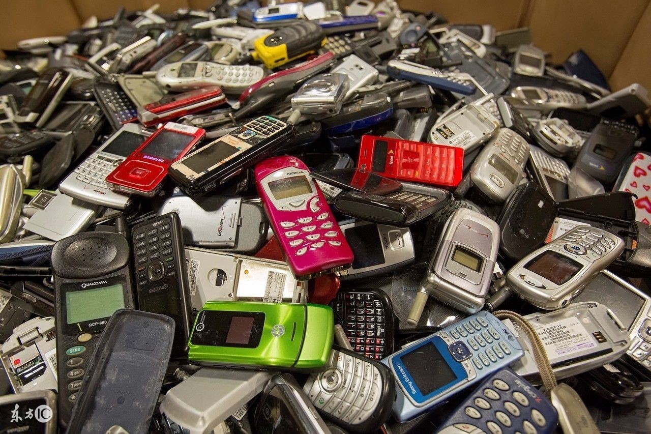 一百个烂手机能炼出多少金子,100个旧手机熔化成金子