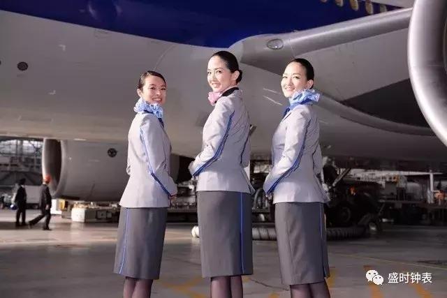 空姐为什么都戴一块好手表,空姐为什么手上一定要戴表