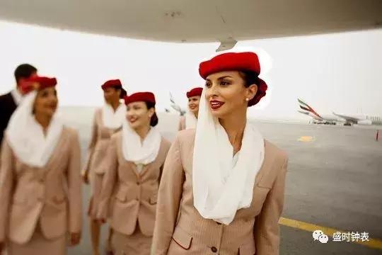 空姐为什么都戴一块好手表,空姐为什么手上一定要戴表