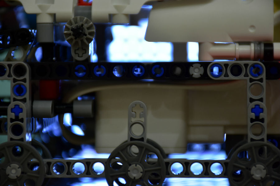 米兔积木履带机器人2000元以下的,米兔积木机器人app没有履带机甲了