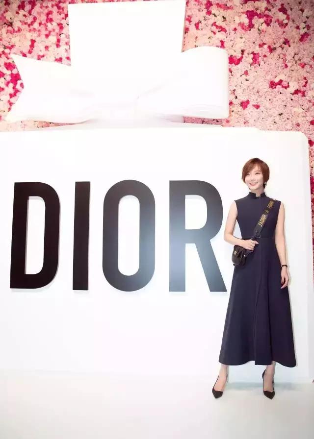 全新的MissDior吸引王珞丹何穗是因为……