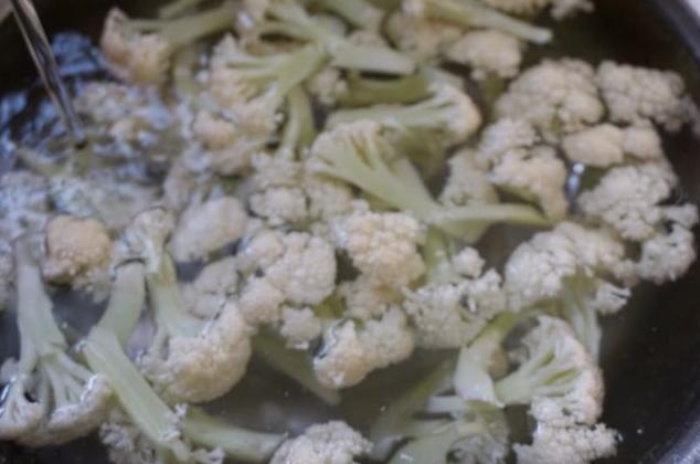 花菜怎么炒好吃适合小孩子吃,花菜怎么炒才好吃