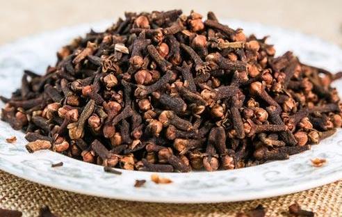 哪些香料可以锁住卤菜的香味,卤菜除异味最好的香料