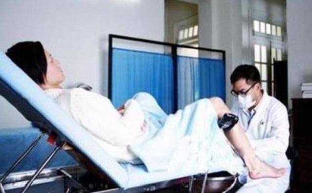 孕妈在产房里难受的样子,孕妈在家中分娩过程