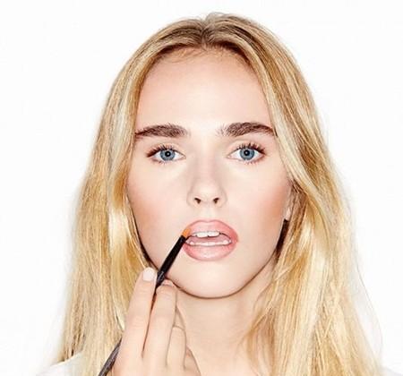 嘴唇太薄怎么能变厚,辛芷蕾嘴巴怎么通过厚唇改薄