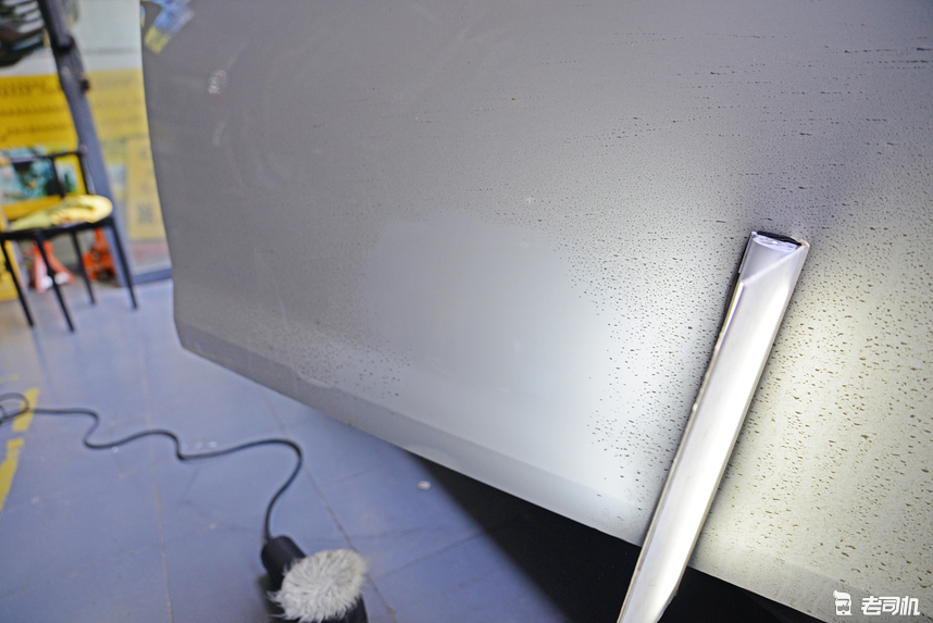 车身小凹陷有必要钣金喷漆吗,车门凹陷是钣金喷漆还是做无痕