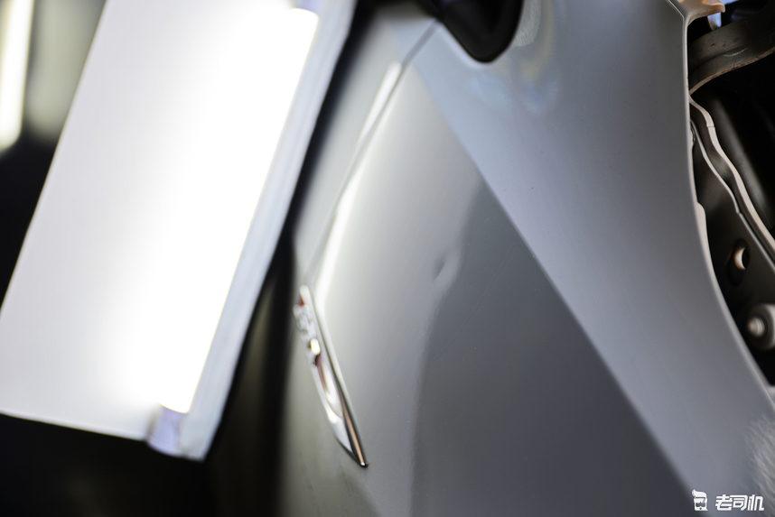 车身小凹陷有必要钣金喷漆吗,车门凹陷是钣金喷漆还是做无痕