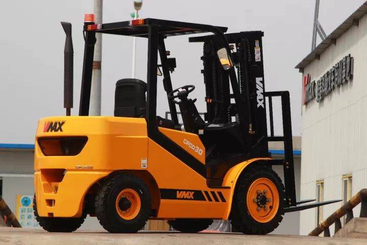 铲车实心胎和充气胎使用区别,叉车实心胎的大小是怎么选择的