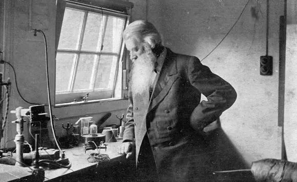 爱迪生发明电灯是几世纪,爱迪生真的发明电灯了吗