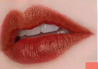 黄皮乌唇素颜适合什么颜色的口红,完美日记口红推荐色号素颜黄皮