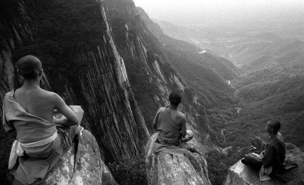 打坐时意念放在头部会走火入魔吗,打坐对人体的利与弊