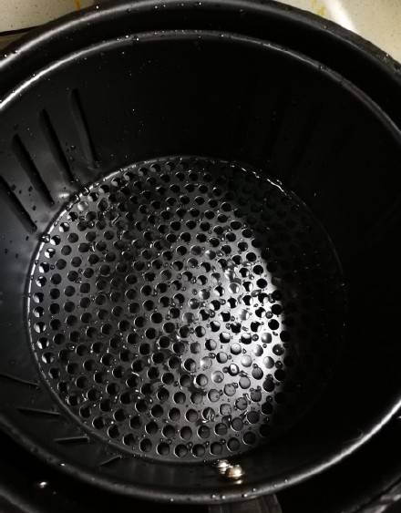 油烟机十几年没洗也没事,油烟机顽固油渍热水泡有用吗