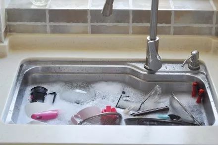 油烟机十几年没洗也没事,油烟机顽固油渍热水泡有用吗