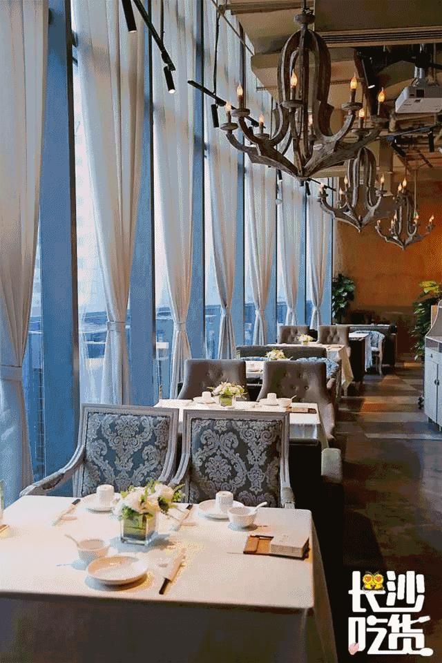 这家店竟凭借颜值和口味，竟然稳做湘菜界的精致女神十年！