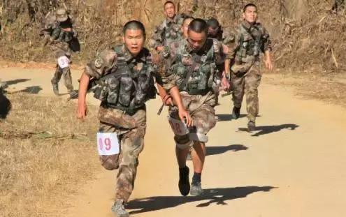 部队干部带兵以身作则,带兵要做好吃苦的准备