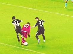 盘点足坛不可思议扑球瞬间集锦,足坛十大凶狠犯规集锦