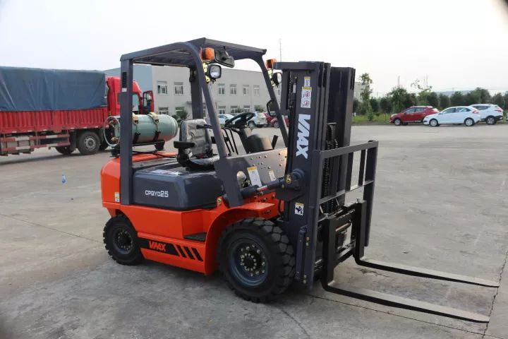 铲车实心胎和充气胎使用区别,叉车实心胎的大小是怎么选择的