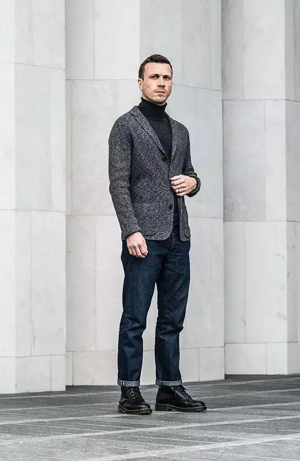 这双靴子一旦穿上就会“中毒”