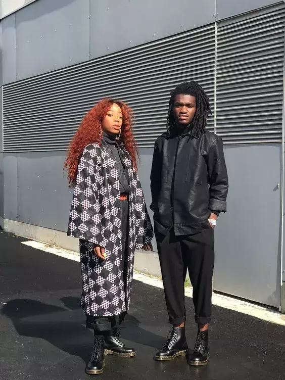 这双靴子一旦穿上就会“中毒”