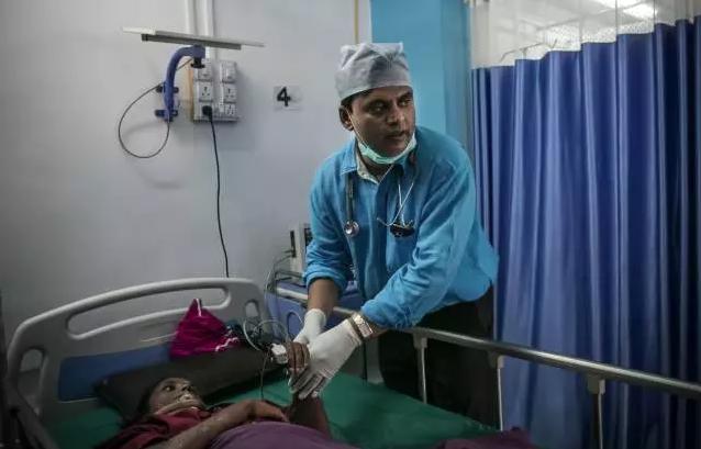 为保护孩子惨遭欺负,为了孩子甘愿被人欺负