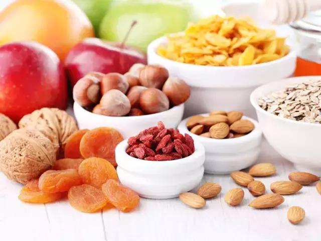 女人长斑是什么原因导致的,小腿长斑是什么原因引起的