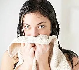 宝宝手上长倒刺脱皮缺什么,宝宝手起疹子皲裂