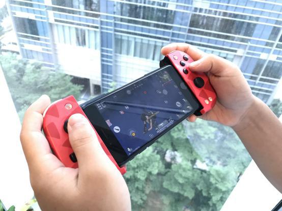 荒野行动手游近战神器,手游荒野行动外设推荐