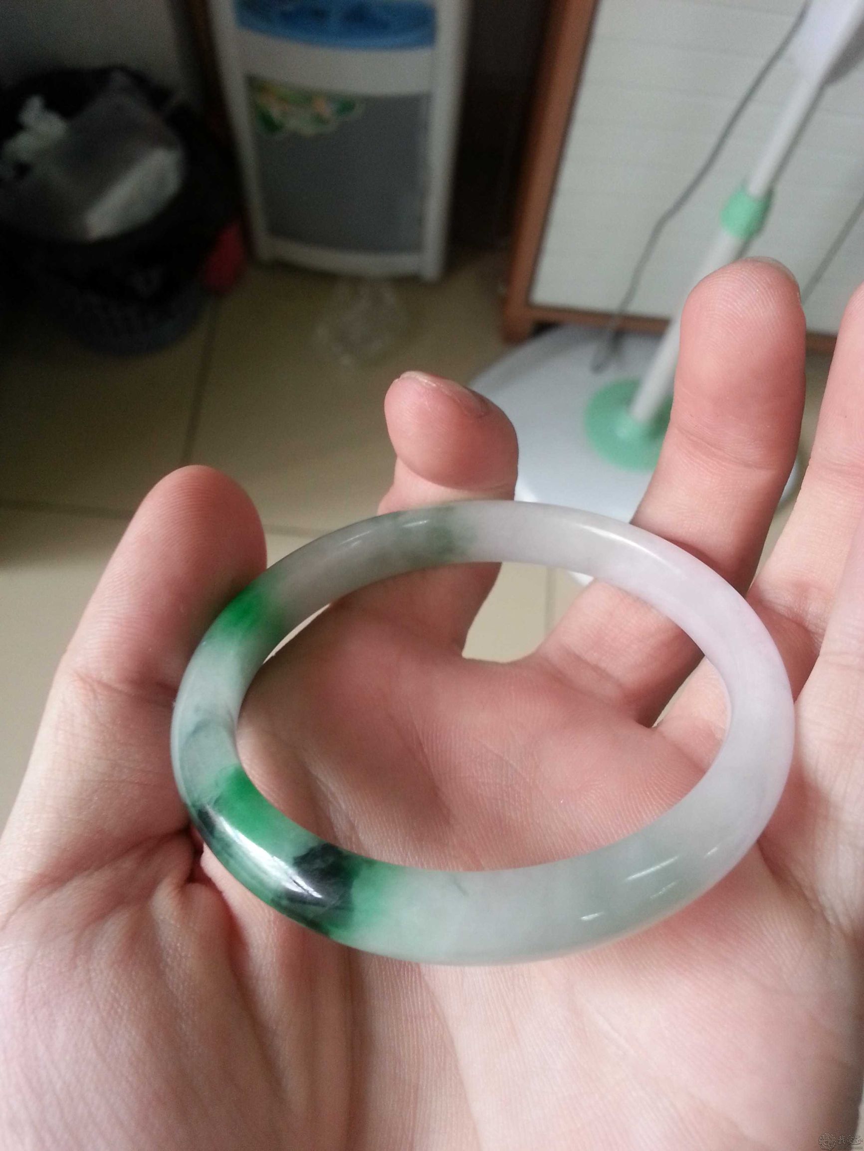 怎样判断珠宝玉石鉴定网站的真假 (如何判断网上的玉石珠宝的真假)