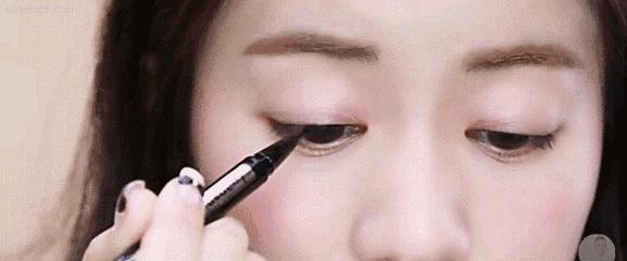 一化妆就又老又丑,一化妆就烂脸怎么办