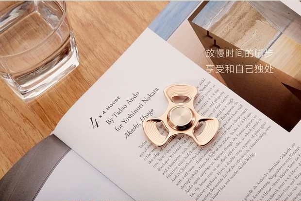 指尖陀螺夜光很酷,指尖陀螺炫酷又简单