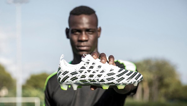 适合宽脚的碎钉足球鞋推荐,最适合亚洲脚型的足球鞋推荐