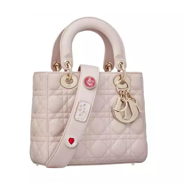 花5分钟，就把过时的基本款，变成了最火超模同款…