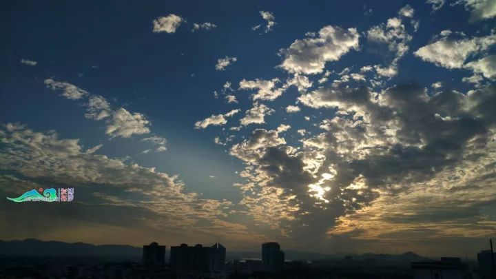 手机看着看着就蓝屏了,点开你的照片手机就死机了