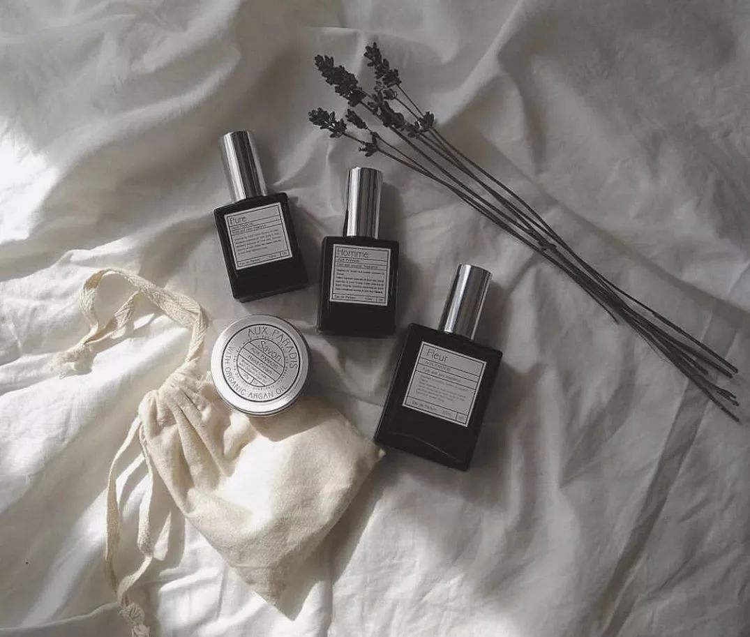 好痒啊！我除了能给你一个痒痒挠，还能给你一瓶身体乳！