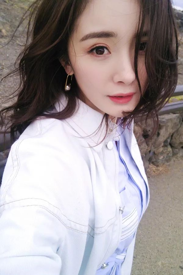 蔡依林“整”成单眼皮？竟然撞脸李钟硕