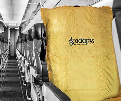 紧急撤离时，飞机上如果有轮椅旅客怎么办？