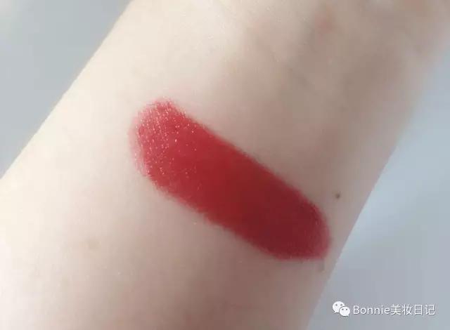 为什么我们种草的口红好看,为了口红铺了10层粉
