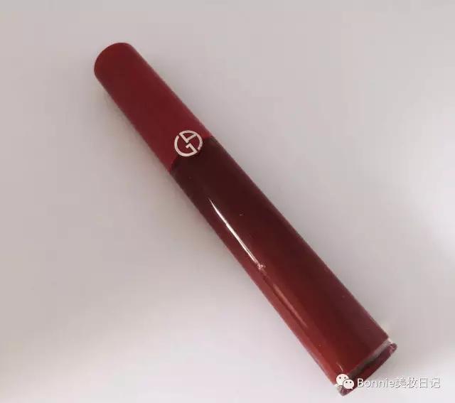 为什么我们种草的口红好看,为了口红铺了10层粉