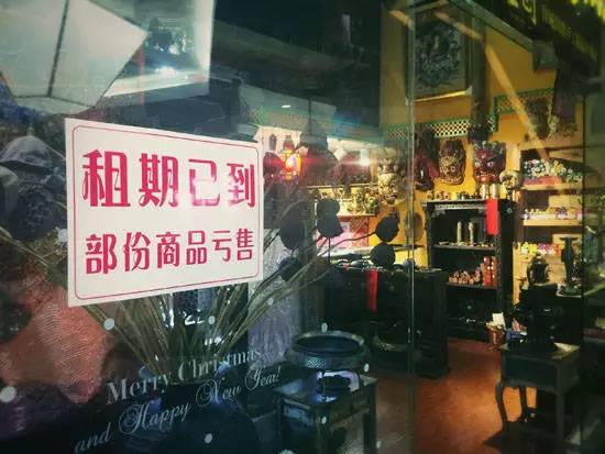 逛街购物的人少了,现在逛街的人越来越少了