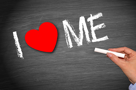 如何跟自恋型人格的女生相处,特别自恋的男人要怎么相处